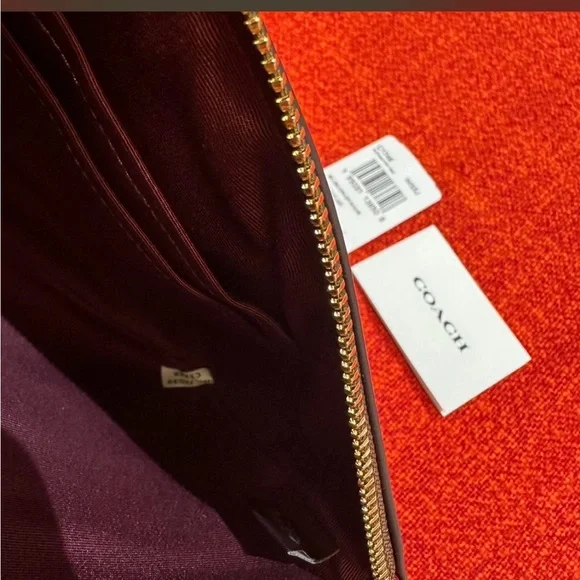 ❤️❤️❤️Authentic Coach large wallet/wristlet only /gold tone hardware ❤️❤️❤️ - Picture 5 of 7